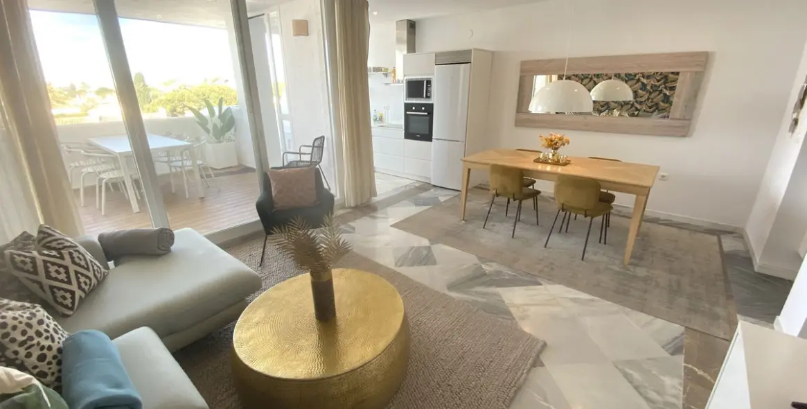 Sale of penthouse duplex in Nueva Andalucía 3