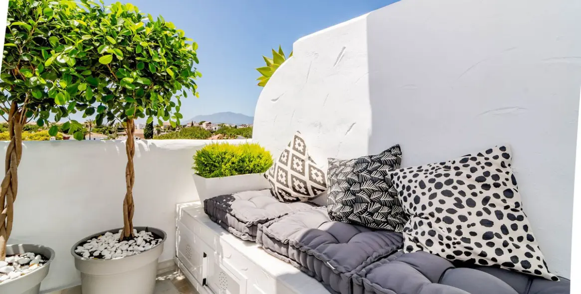 Sale of penthouse duplex in Nueva Andalucía 9