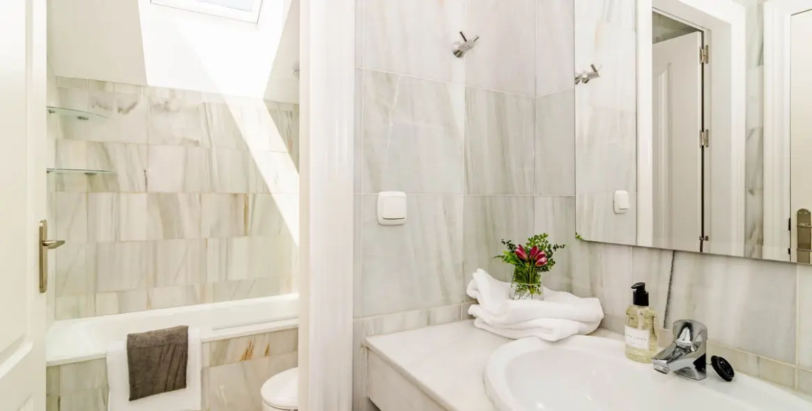 Sale of penthouse duplex in Nueva Andalucía 20