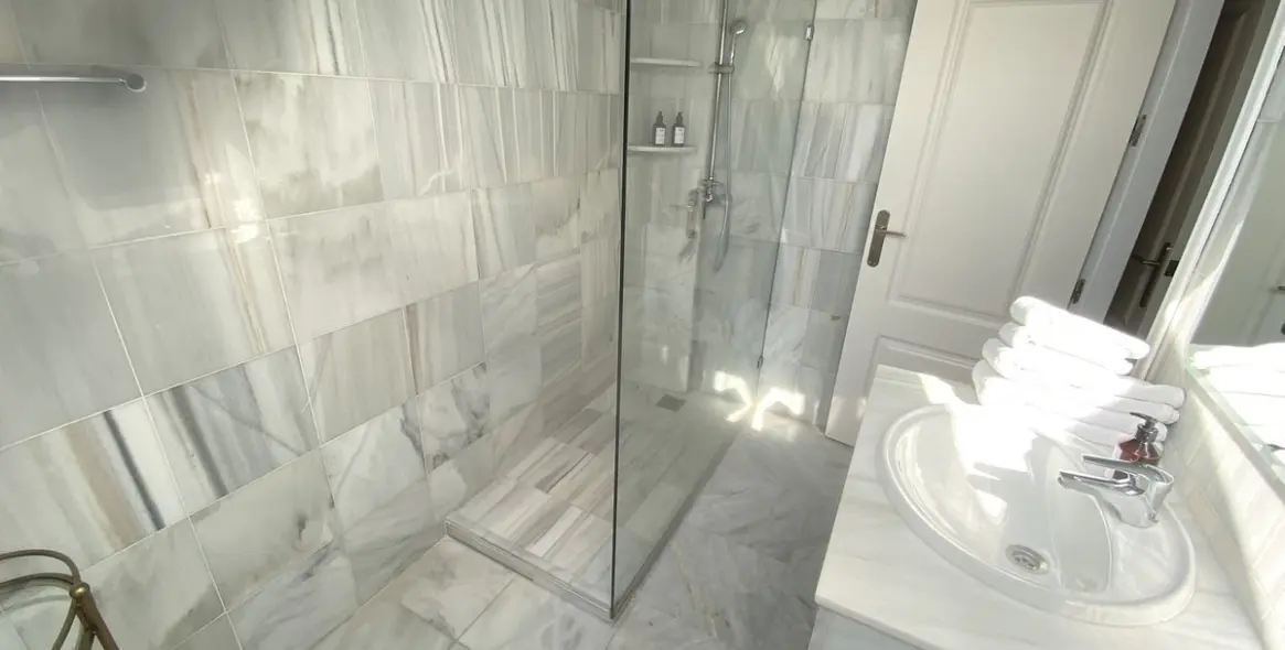 Продажа двухуровневого пентхауса в Nueva Andalucía 27