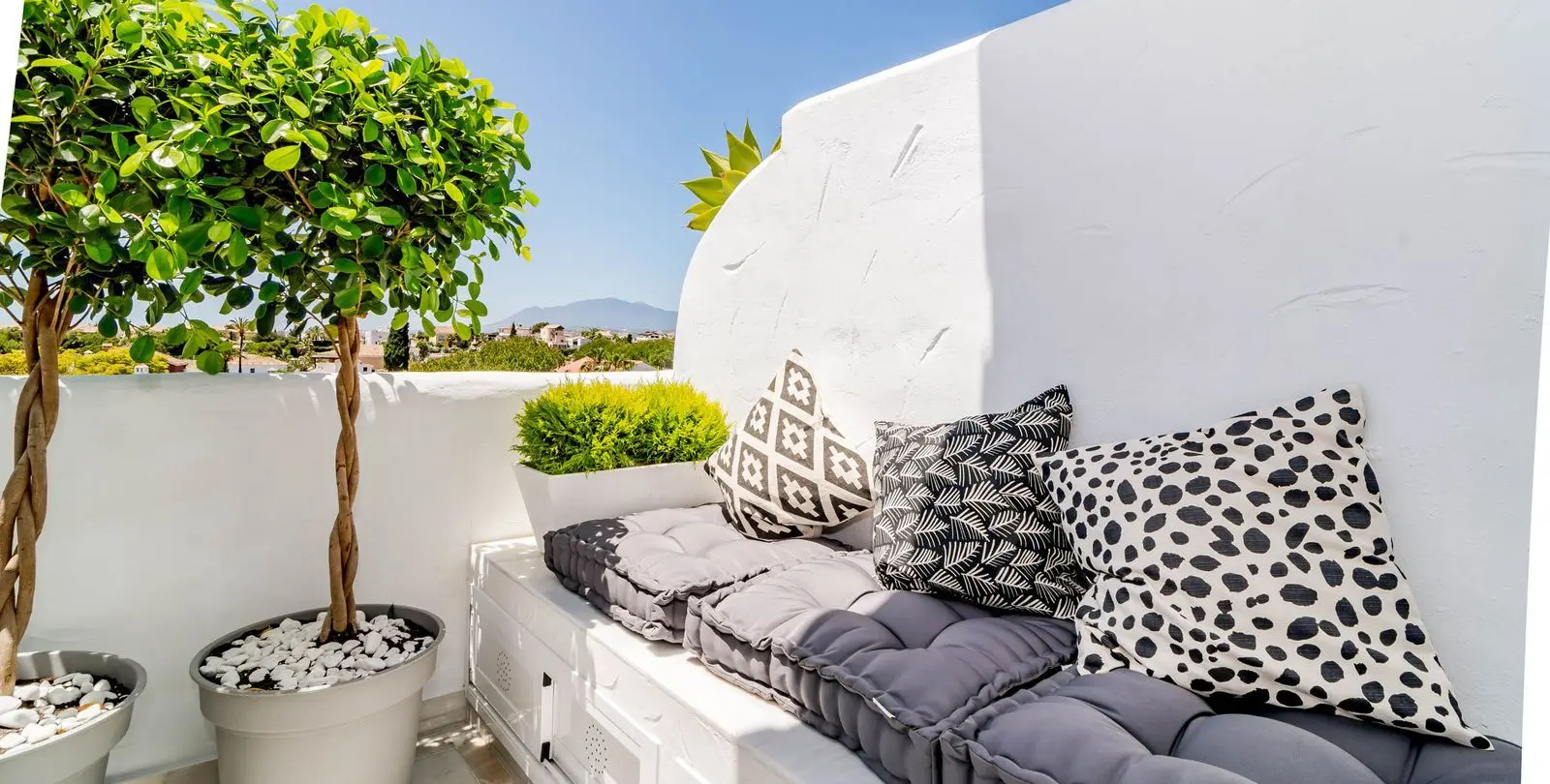 Sale of penthouse duplex in Nueva Andalucía 9