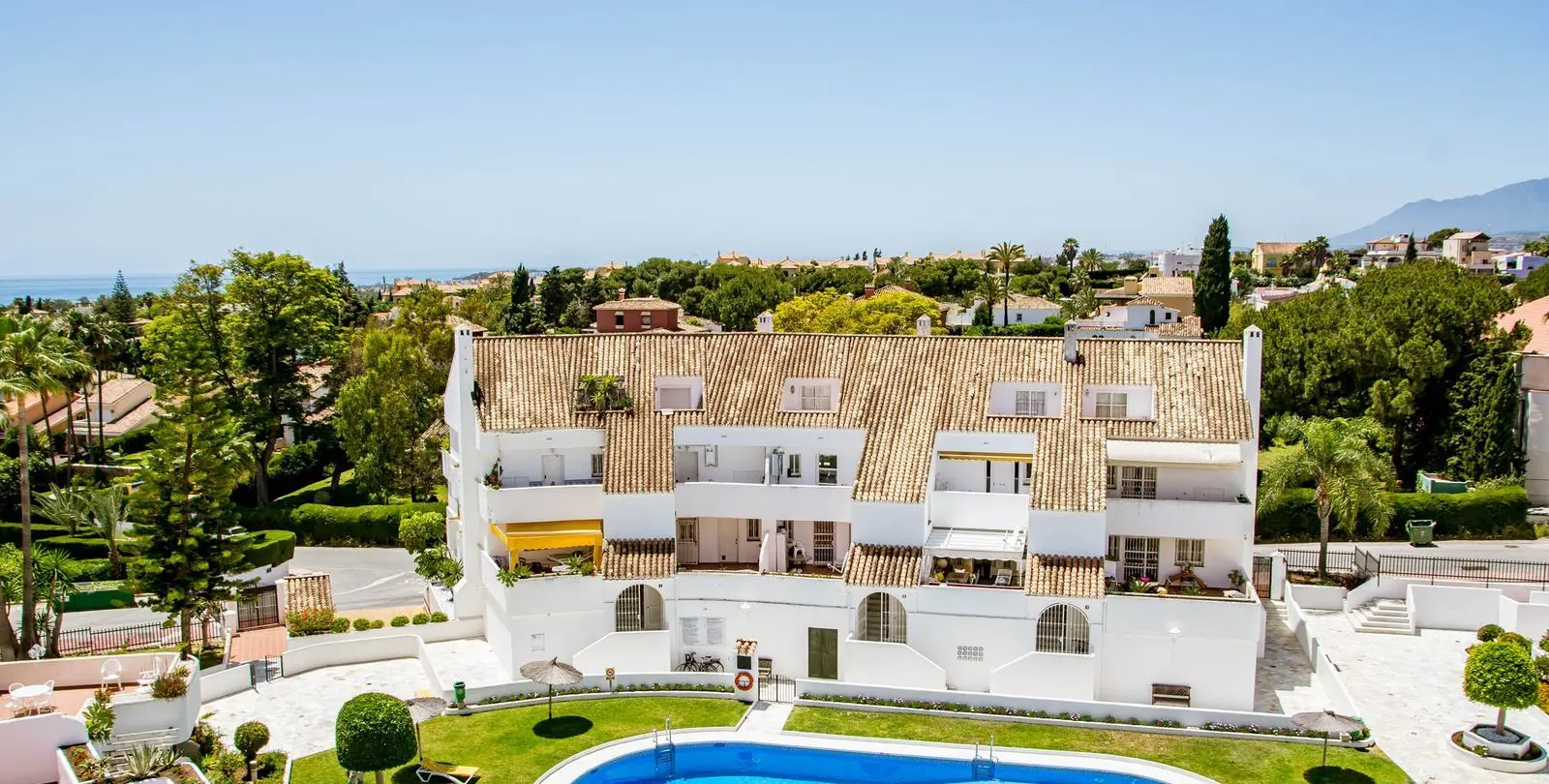 Sale of penthouse duplex in Nueva Andalucía 23