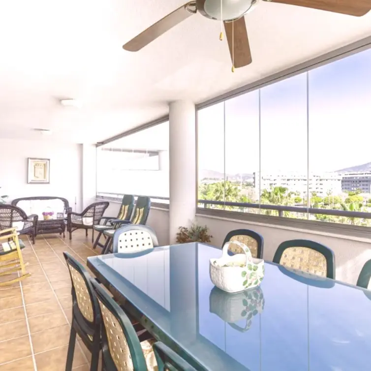 Sale of middle floor apartment in Fuengirola