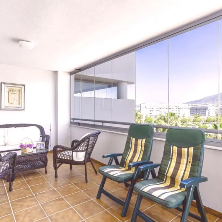 Sale of middle floor apartment in Fuengirola
