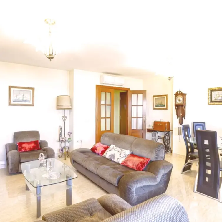 Sale of middle floor apartment in Fuengirola
