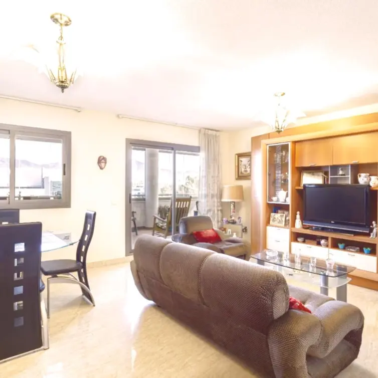 Sale of middle floor apartment in Fuengirola