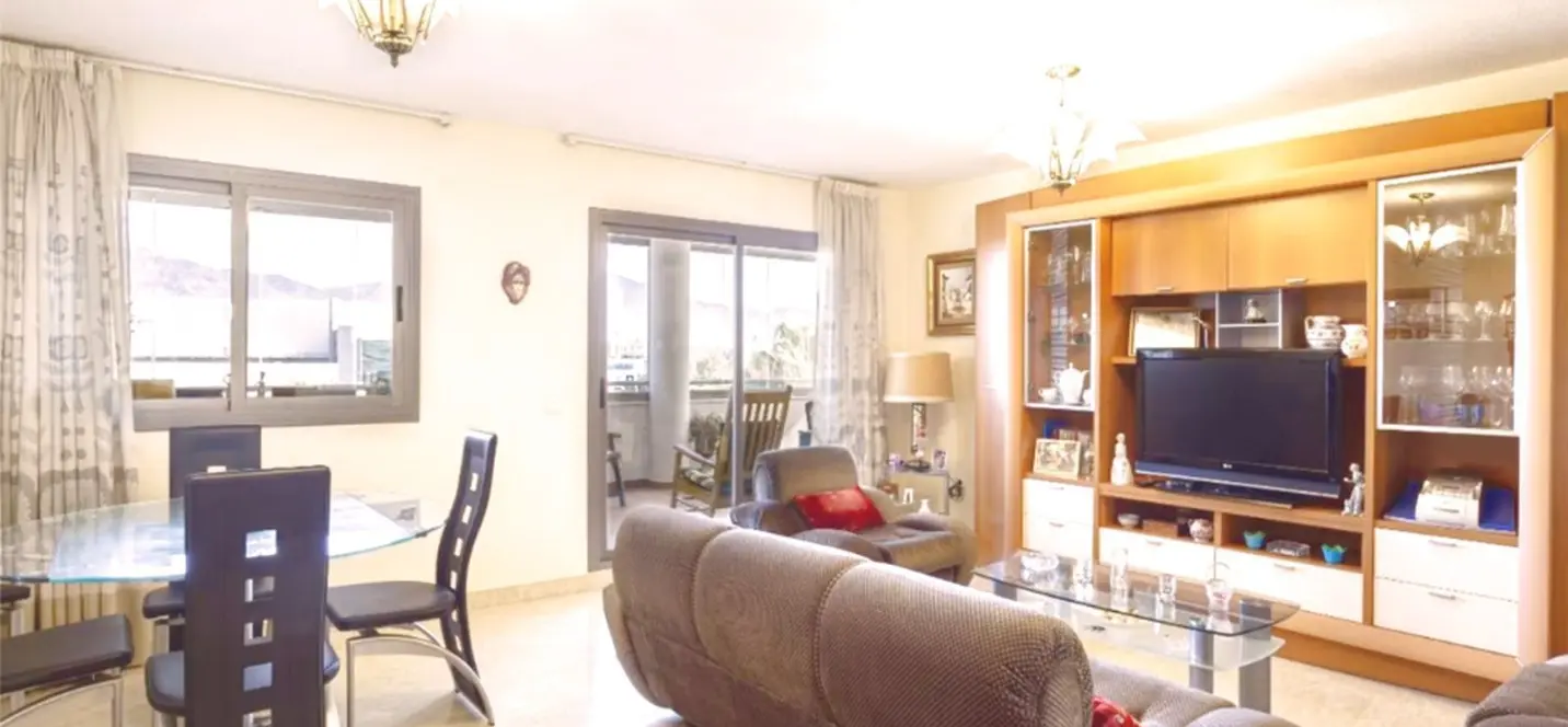 Sale of middle floor apartment in Fuengirola 3
