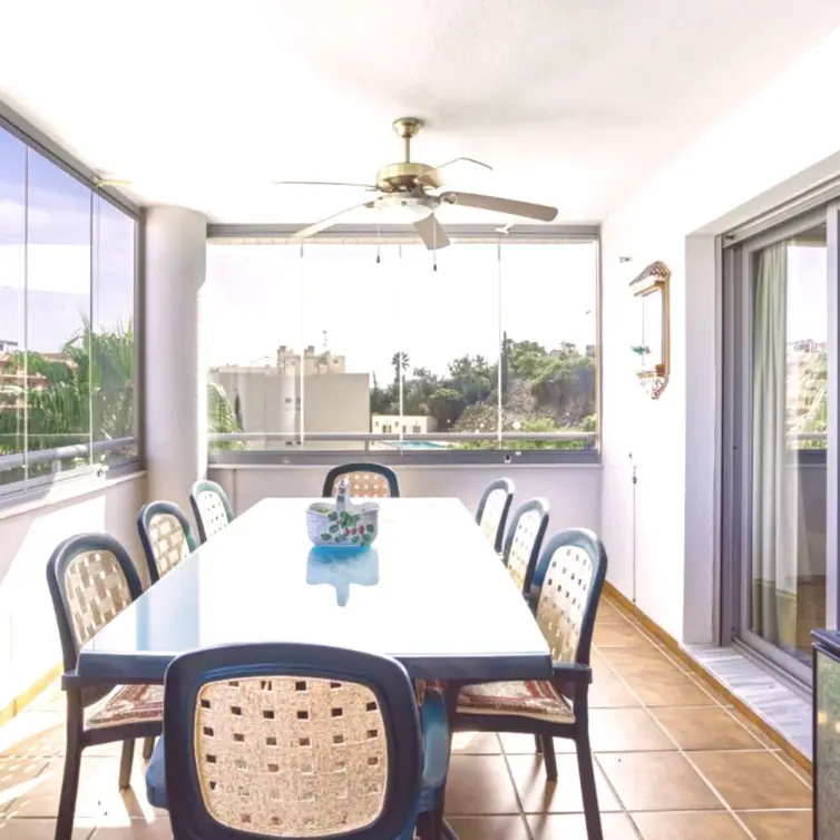 Sale of middle floor apartment in Fuengirola