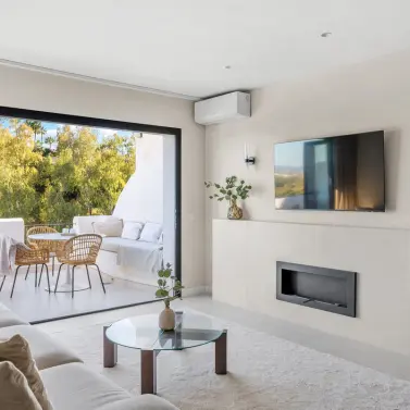 Sale of middle floor apartment in Benahavís