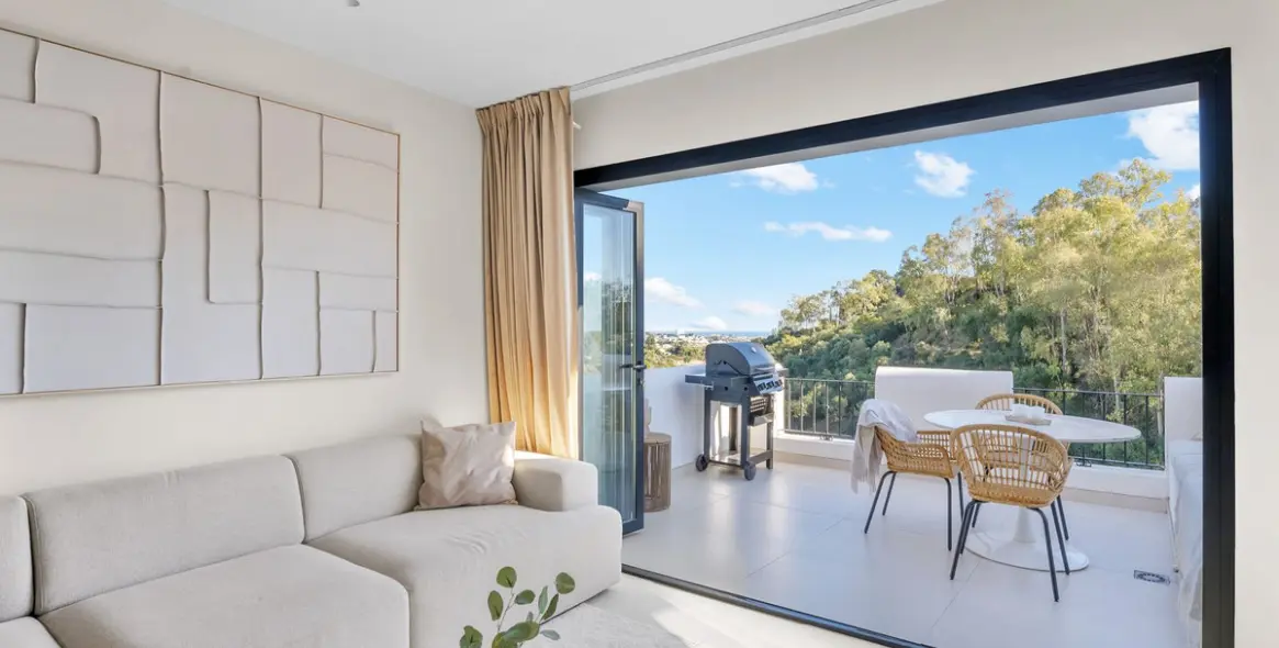 Sale of middle floor apartment in Benahavís 4