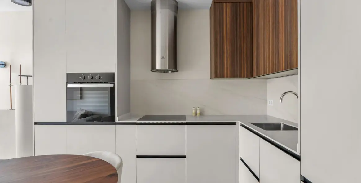 Sale of middle floor apartment in Benahavís 8