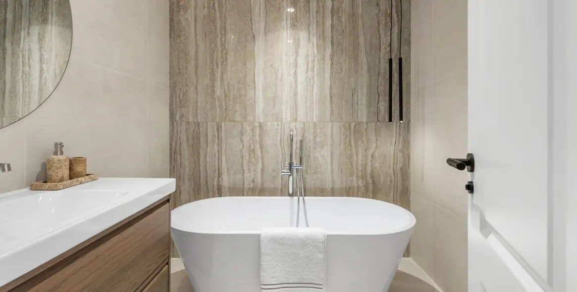 Sale of middle floor apartment in Benahavís 12