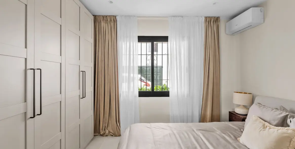 Sale of middle floor apartment in Benahavís 13