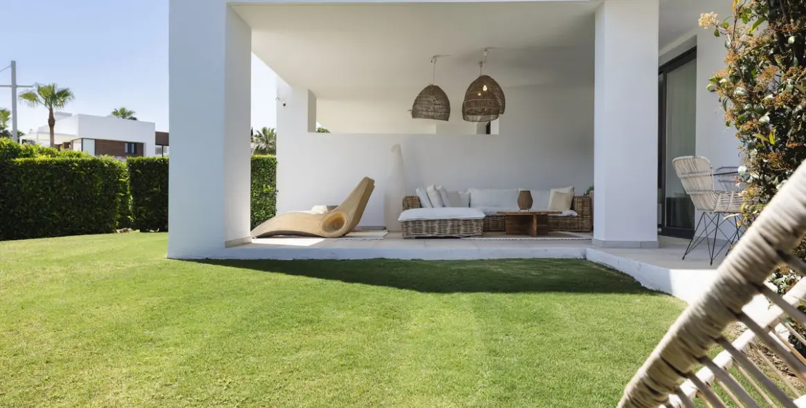 Sale of ground floor apartment in El Paraiso 2