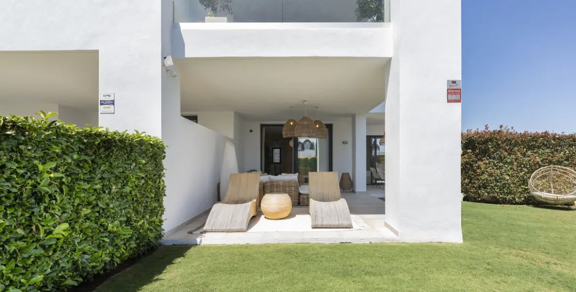 Sale of ground floor apartment in El Paraiso 3