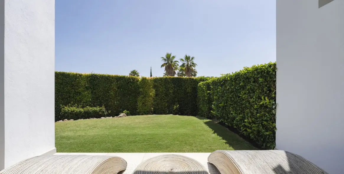 Sale of ground floor apartment in El Paraiso 4