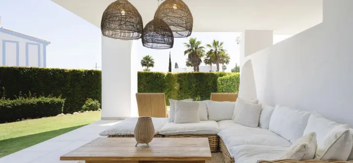 Sale of ground floor apartment in El Paraiso 4