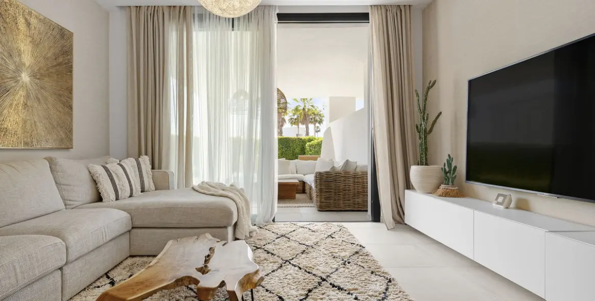 Sale of ground floor apartment in El Paraiso 10