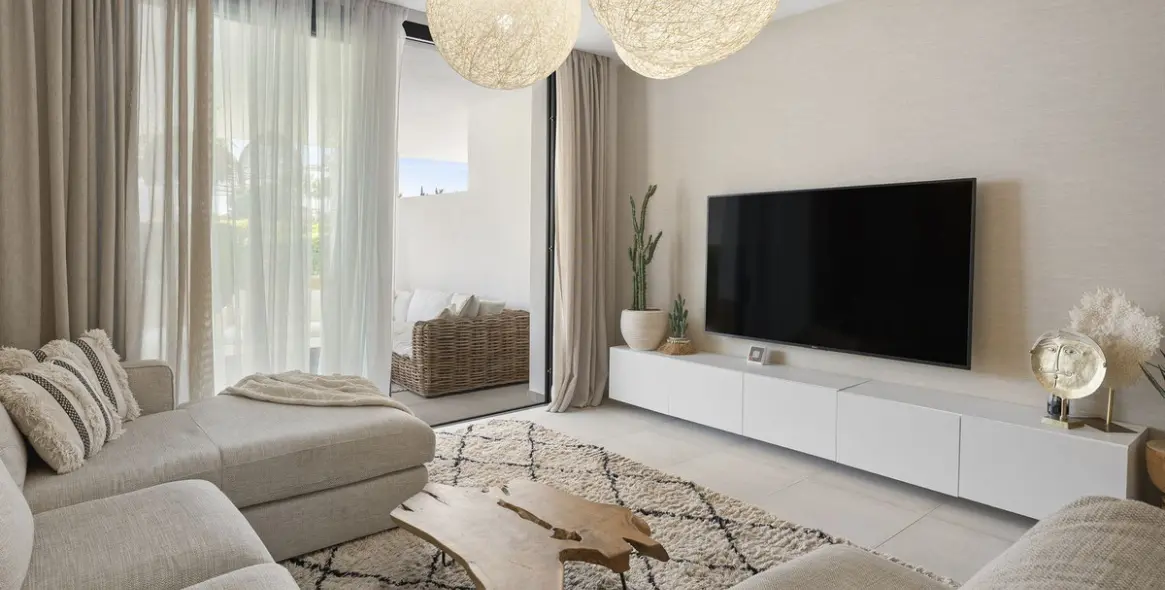 Sale of ground floor apartment in El Paraiso 12