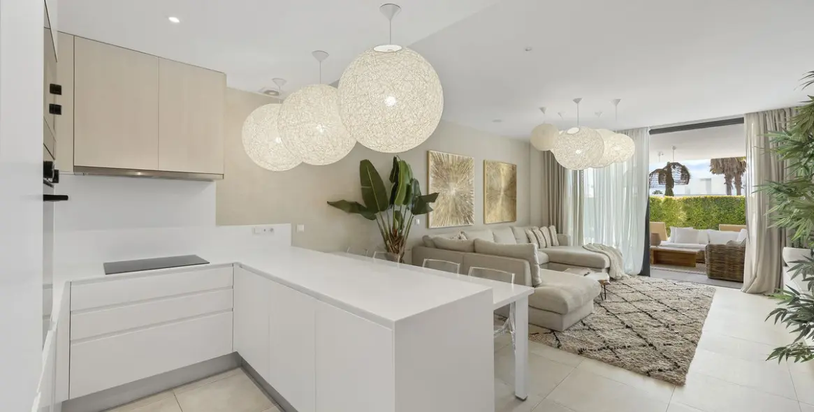 Sale of ground floor apartment in El Paraiso 17