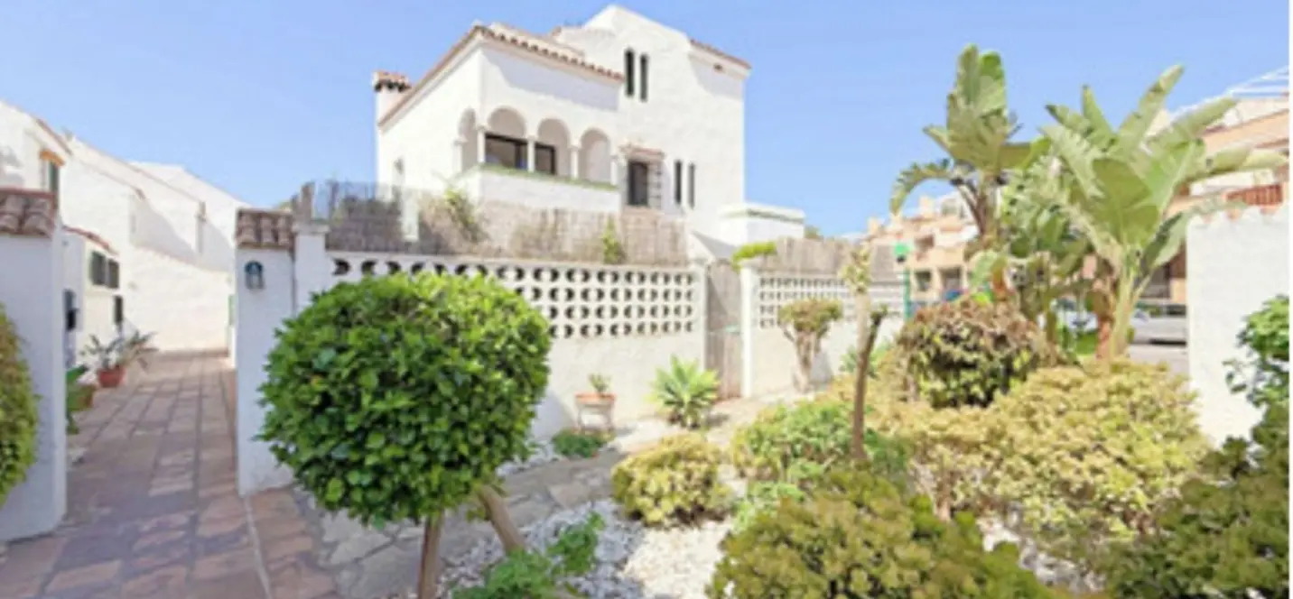 Sale of semi-detached house in Manilva 0