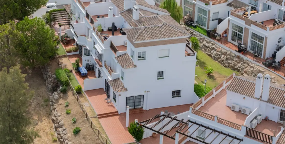 Venta de casa pareada en Lauro Golf 2