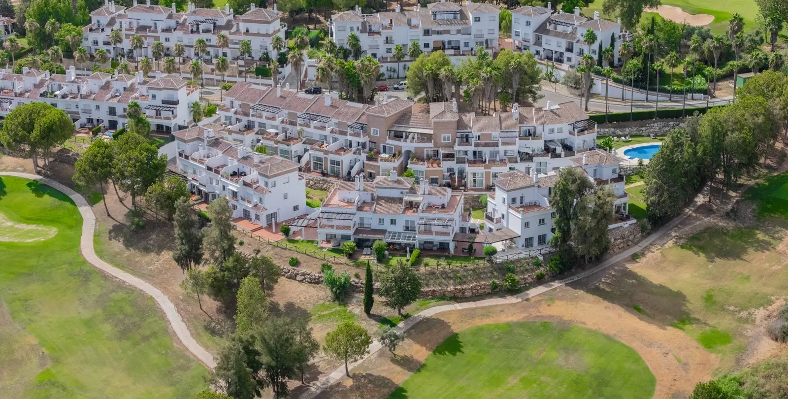 Sale of semi-detached house in Lauro Golf 1