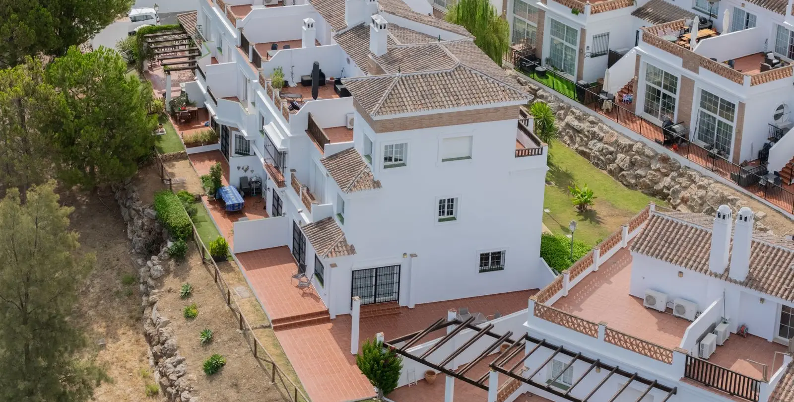 Sale of semi-detached house in Lauro Golf 2