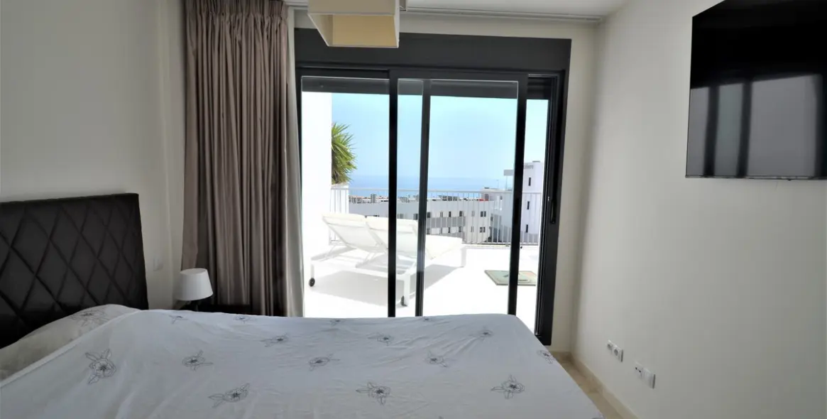 Sale of penthouse in Casares Playa 5