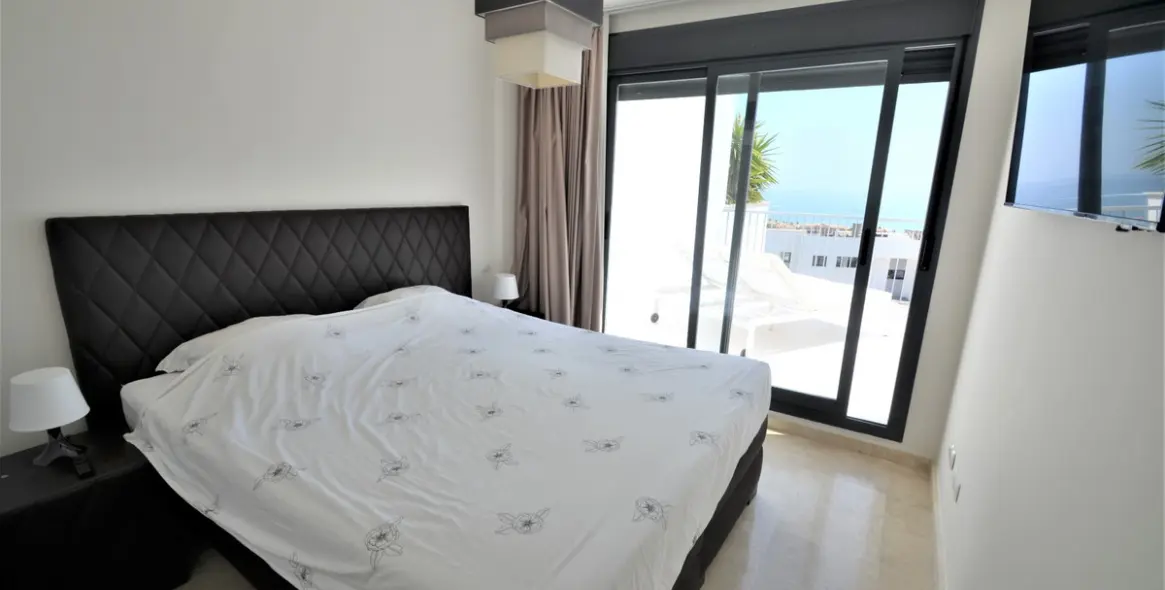 Sale of penthouse in Casares Playa 6