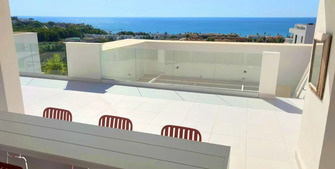 Sale of penthouse in Casares Playa 7