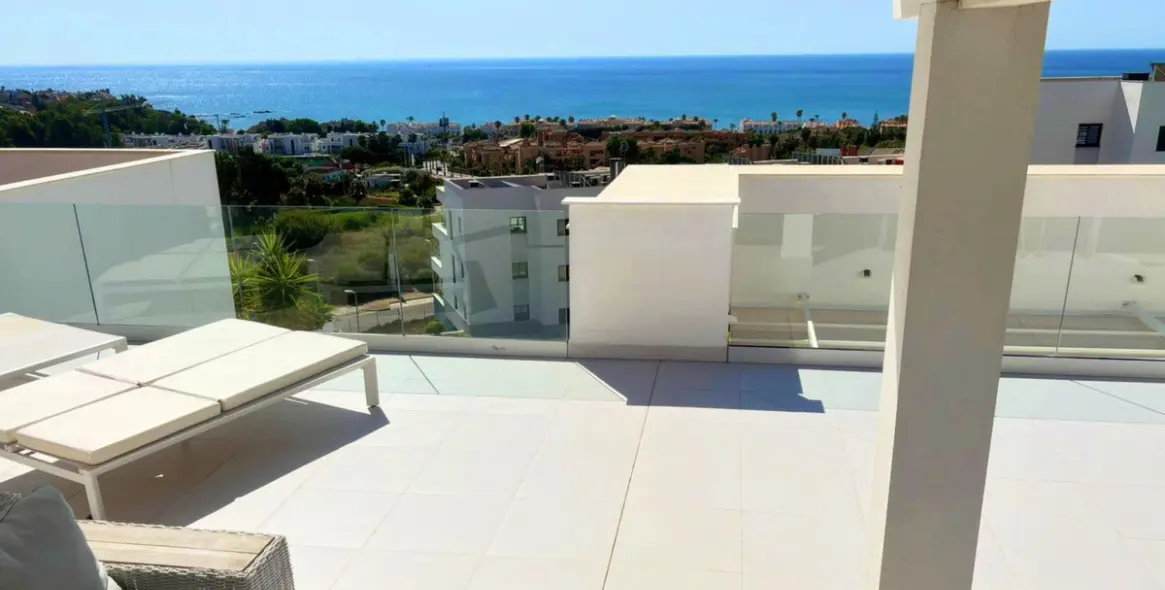Sale of penthouse in Casares Playa 9