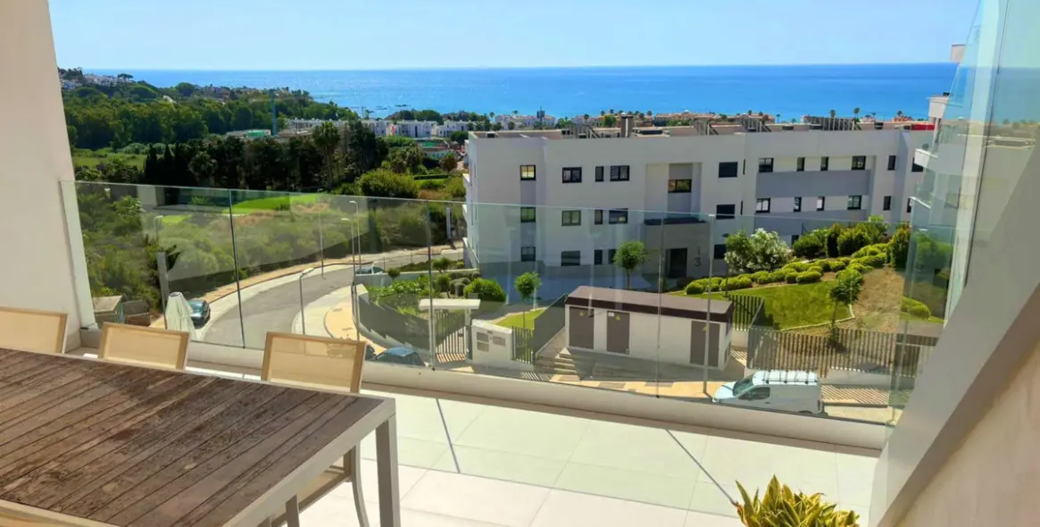 Sale of penthouse in Casares Playa 10