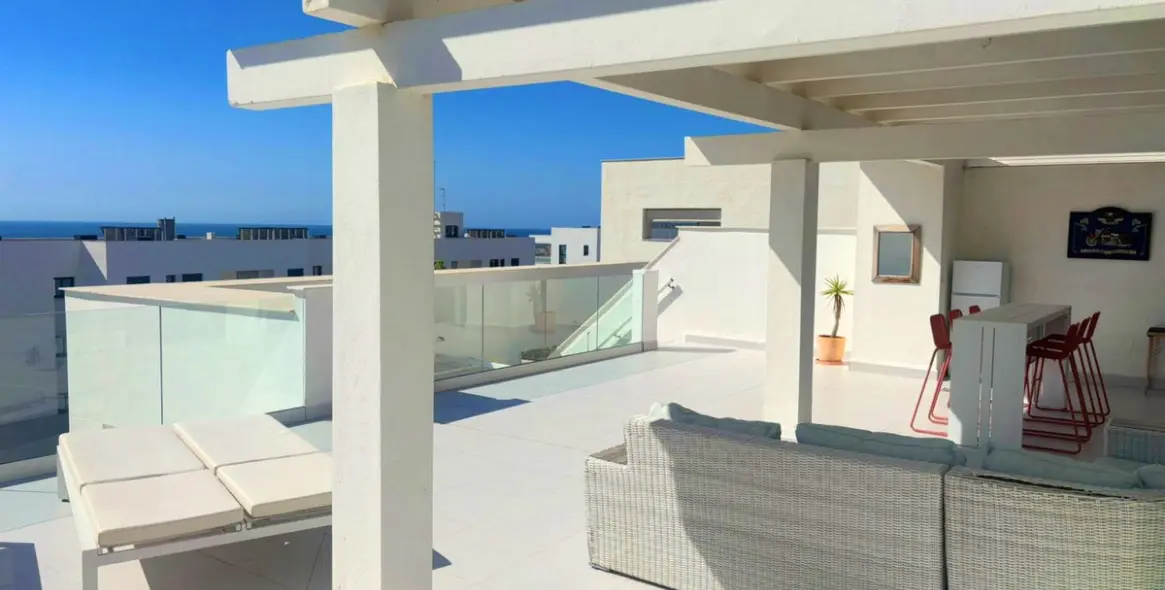 Sale of penthouse in Casares Playa 12
