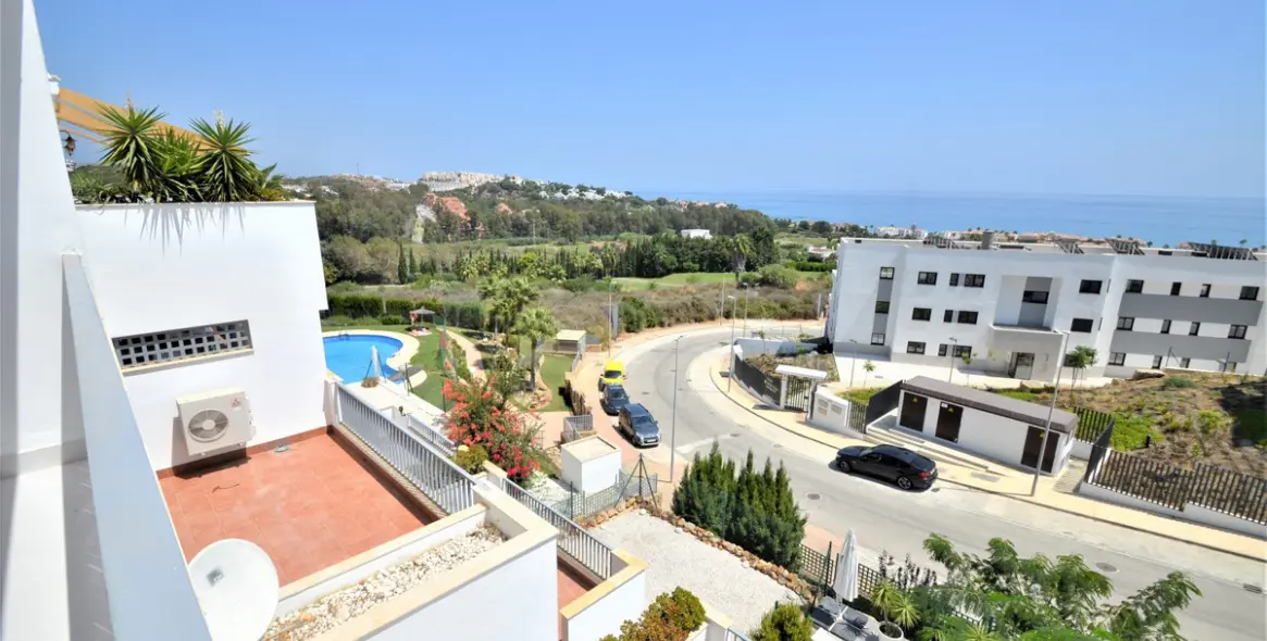Sale of penthouse in Casares Playa 13