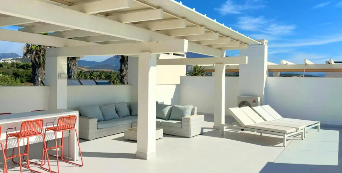 Sale of penthouse in Casares Playa 16