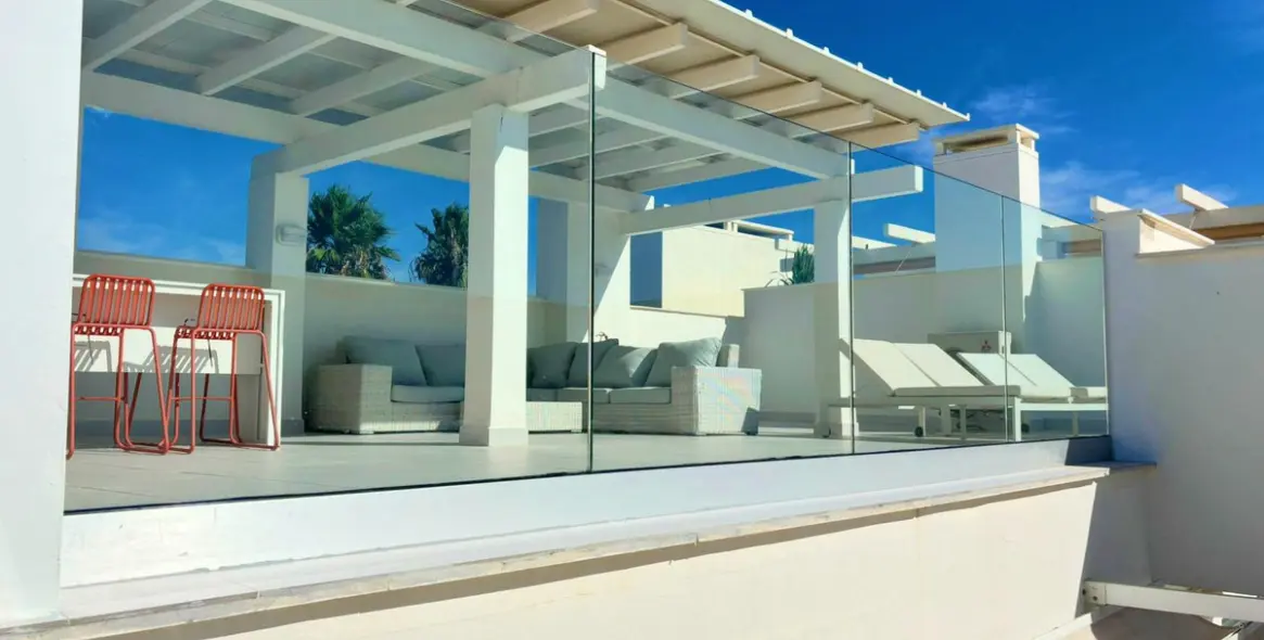 Sale of penthouse in Casares Playa 17