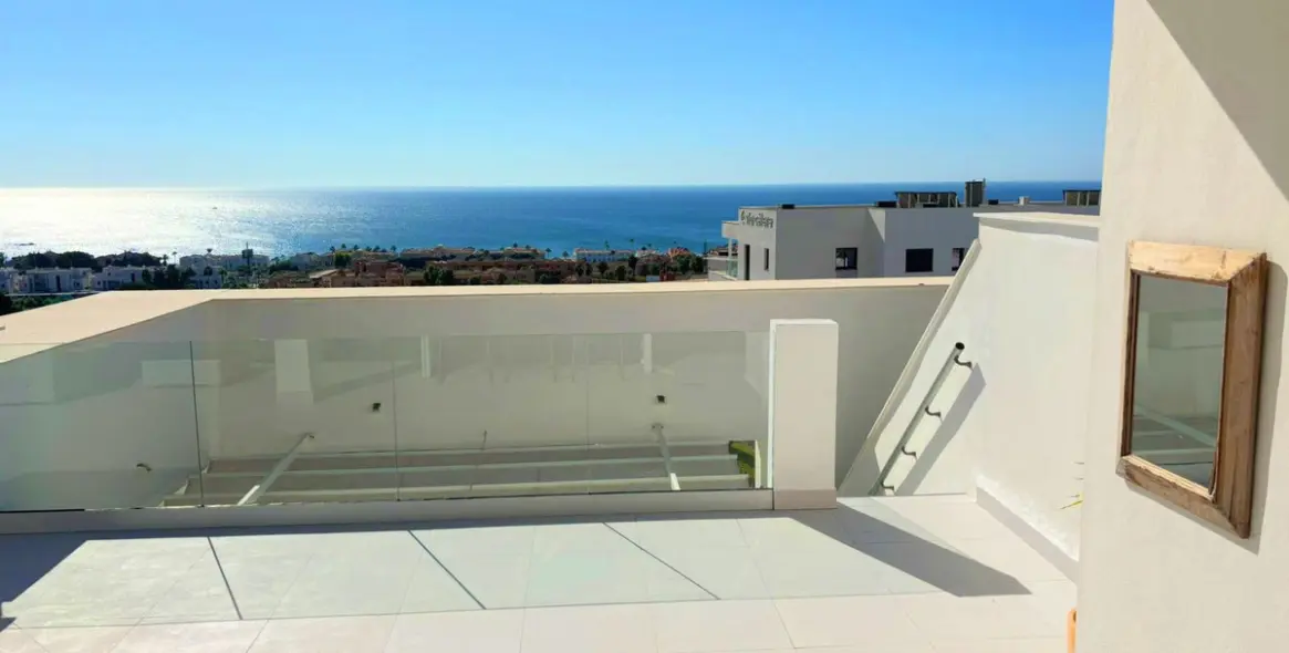 Sale of penthouse in Casares Playa 18