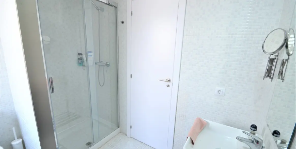 Sale of penthouse in Casares Playa 31