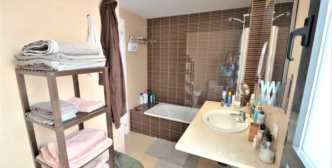 Sale of penthouse in Casares Playa 33