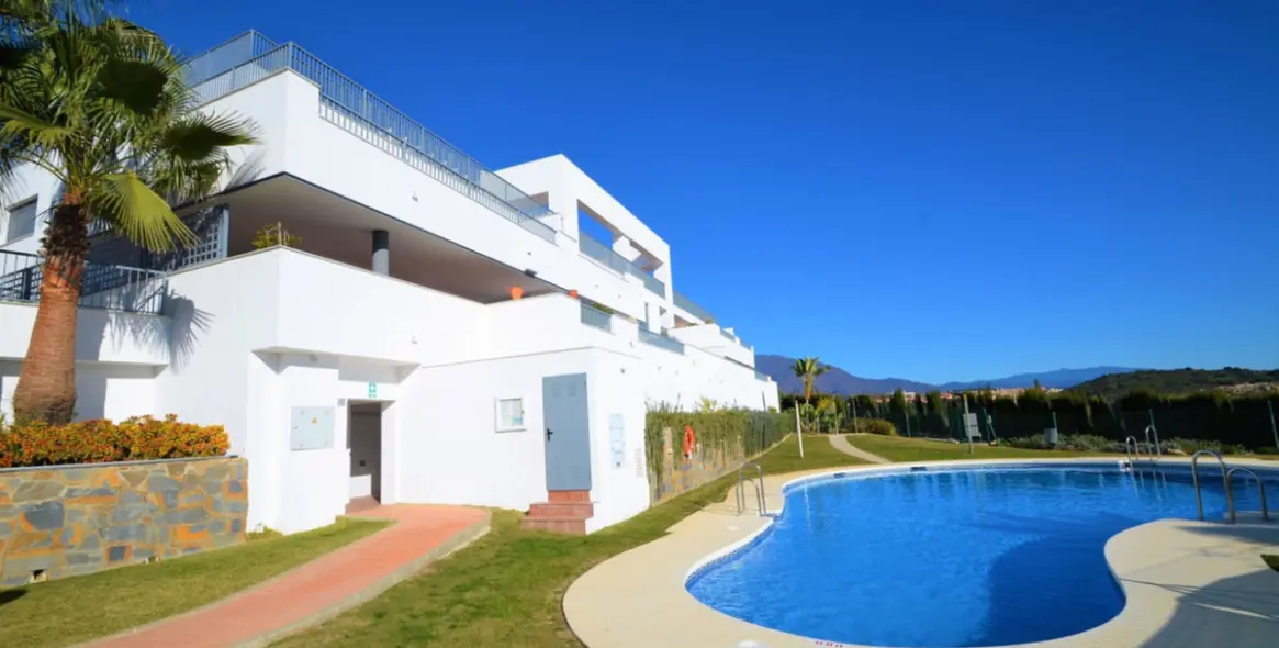 Sale of penthouse in Casares Playa 36