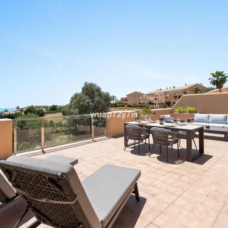 Sale of penthouse in Selwo