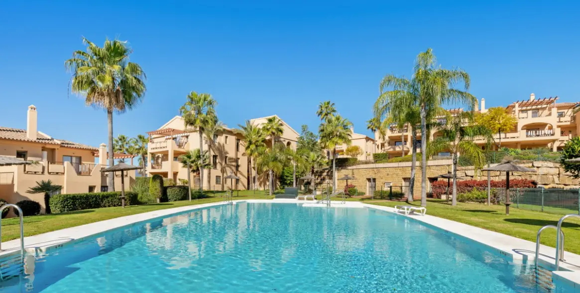 Продажа апартаментов на первом этаже в El Paraiso 10