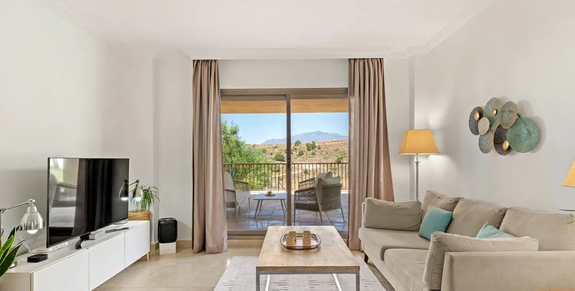 Продажа апартаментов на первом этаже в El Paraiso 15