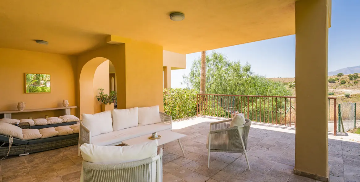 Продажа апартаментов на первом этаже в El Paraiso 18