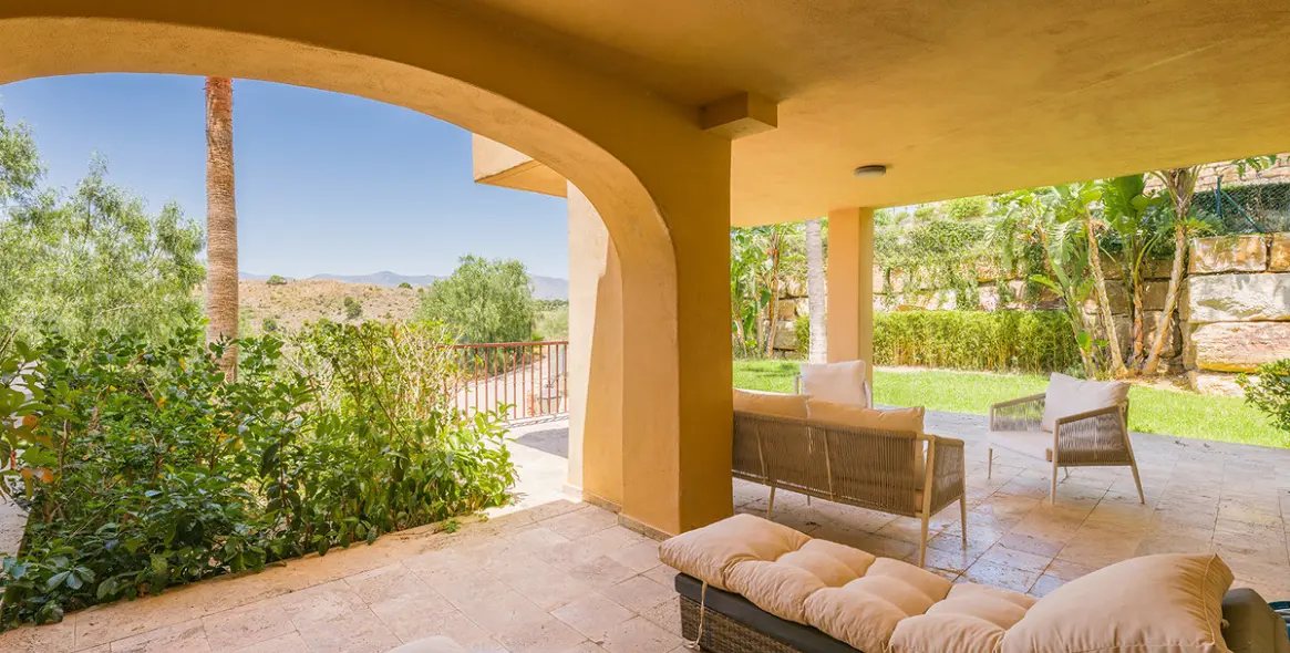 Продажа апартаментов на первом этаже в El Paraiso 19