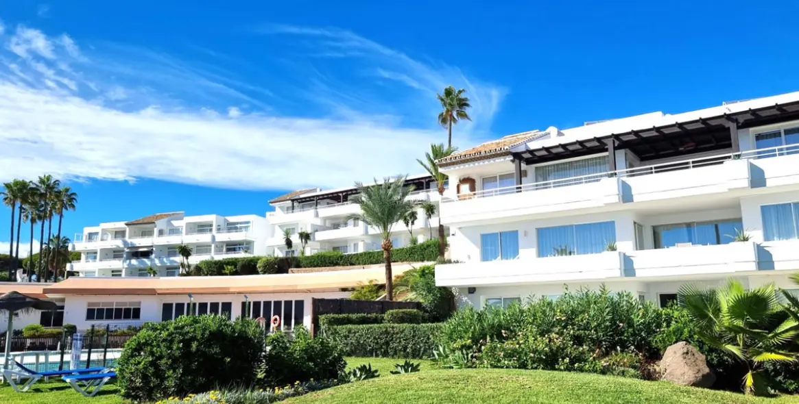 Sale of middle floor apartment in Mijas Costa 13