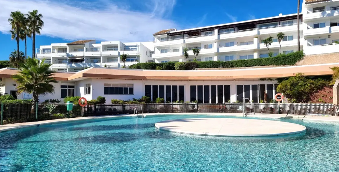 Sale of middle floor apartment in Mijas Costa 14