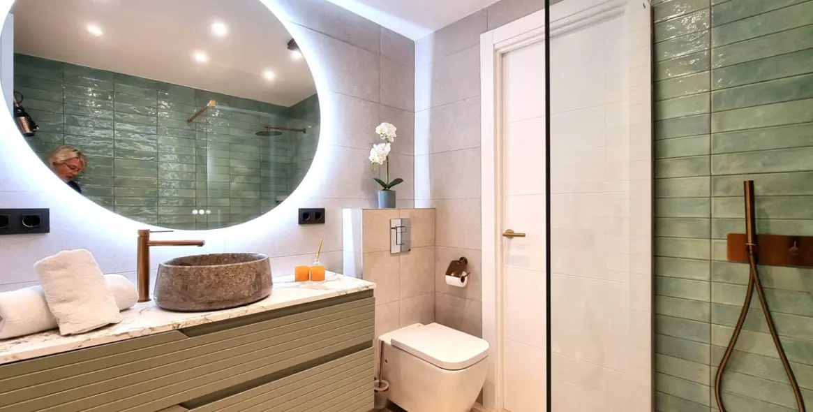 Sale of middle floor apartment in Mijas Costa 16