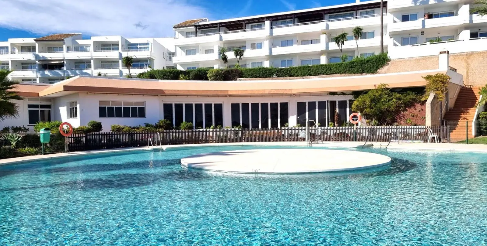 Sale of middle floor apartment in Mijas Costa 2
